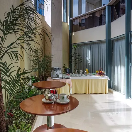 By Ihg 酒店
