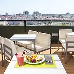 By Ihg Hotell