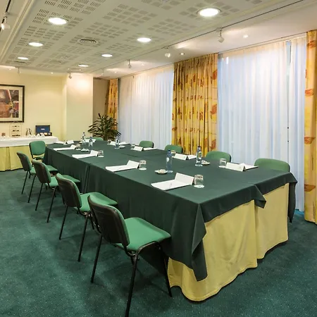 Hotel By Ihg
