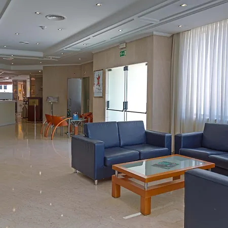 By Ihg